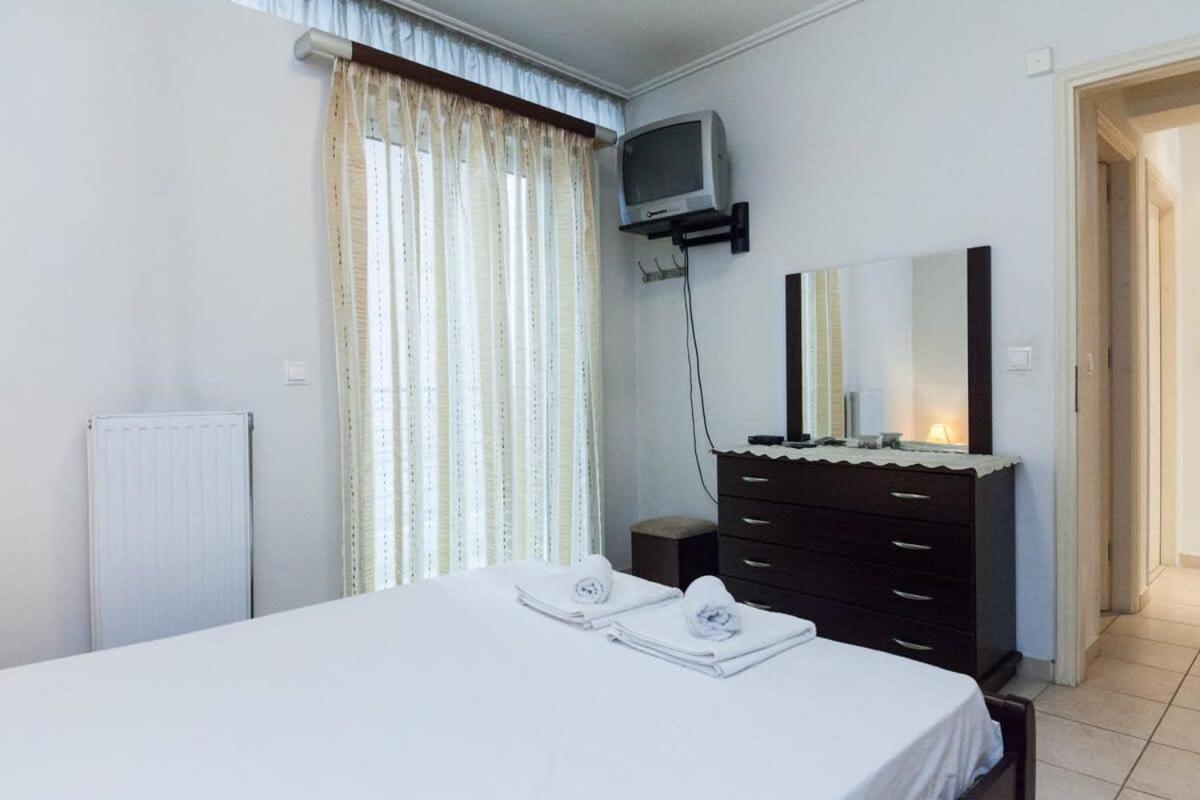 Scenic Balcony Apt In Vibrant Petralona Афины Экстерьер фото